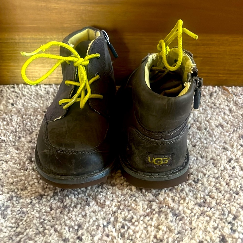 Ugg little boy boots size 9. Used